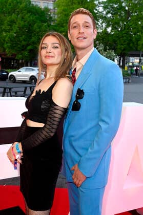 Emilia Roberts und Daniel Donskoy beim Bunte New Faces Award Music 2022 im The Reed. Berlin, 05.05.2022