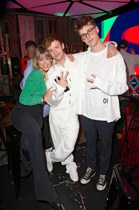 Nina Ensmann, Timur Bartels und Jannik Brunke beim Bunte New Faces Award Music 2022 im The Reed. Berlin, 05.05.2022