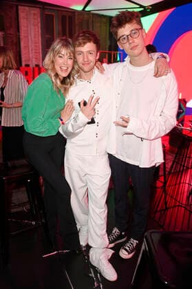 Nina Ensmann, Timur Bartels und Jannik Brunke beim Bunte New Faces Award Music 2022 im The Reed. Berlin, 05.05.2022