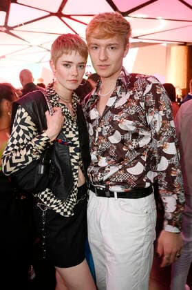Konrad Grosz mit Begleitung beim Bunte New Faces Award Music 2022 im The Reed. Berlin, 05.05.2022