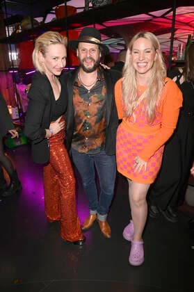 Leslie Clio, Manuel Cortez und Evelyn Weigert beim Bunte New Faces Award Music 2022 im The Reed. Berlin, 05.05.2022