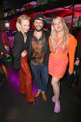 Leslie Clio, Manuel Cortez und Evelyn Weigert beim Bunte New Faces Award Music 2022 im The Reed. Berlin, 05.05.2022