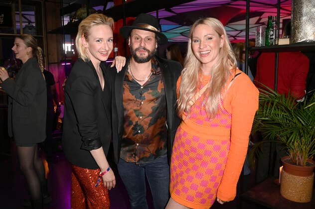 Leslie Clio, Manuel Cortez und Evelyn Weigert beim Bunte New Faces Award Music 2022 im The Reed. Berlin, 05.05.2022