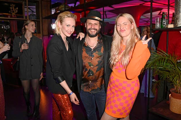 Leslie Clio, Manuel Cortez und Evelyn Weigert beim Bunte New Faces Award Music 2022 im The Reed. Berlin, 05.05.2022