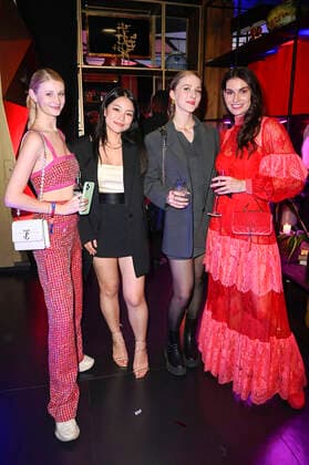 Trixi Giese, Gast, Ambre Vallet und Rebecca Kunikowski beim Bunte New Faces Award Music 2022 im The Reed. Berlin, 05.05.2022