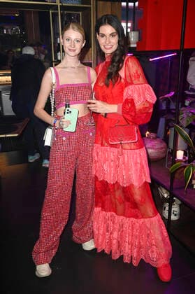 Trixi Giese und Rebecca Kunikowski beim Bunte New Faces Award Music 2022 im The Reed. Berlin, 05.05.2022
