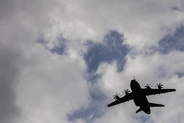 News Themen der Woche KW18 Ein Airbus A400M der Bundeswehr, aufgenommen im Rahmen der Bundeswehruebung Schneller Adler in Barth, 05.05.2022. Die Uebung Schneller Adler simuliert eine Evakuierung deutscher Staatsbuerger aus einem fiktiven Krisenland innerhalb kurzer Zeit. Barth Deutschland *** A Bundeswehr Airbus A400M, photographed during the Bundeswehr exercise Fast Eagle in Barth, 05 05 2022 The exercise Fast Eagle simulates an evacuation of German citizens from a fictitious crisis country within a short period of time Barth Germany Copyright: xFlorianxGaertner photothek.dex