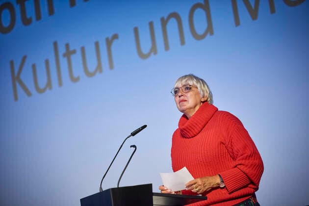 News Themen der Woche KW18 News Bilder des Tages Claudia Roth - Bundesministerin Deutschland, Berlin: Deutscher Produzententag der Allianz Deutscher Produzenten - Film & Fernsehen findet mit rund 350 Gästen im Kino International statt. Schwerpunktthema des Fachkongresses ist der Medienstaatsvertrag und dessen Reformierung. *** Claudia Roth Federal Minister Germany, Berlin German Producers Day of the Alliance of German Producers Film Television takes place with around 350 guests at Kino International The main topic of the trade congress is the State Media Treaty and its reform