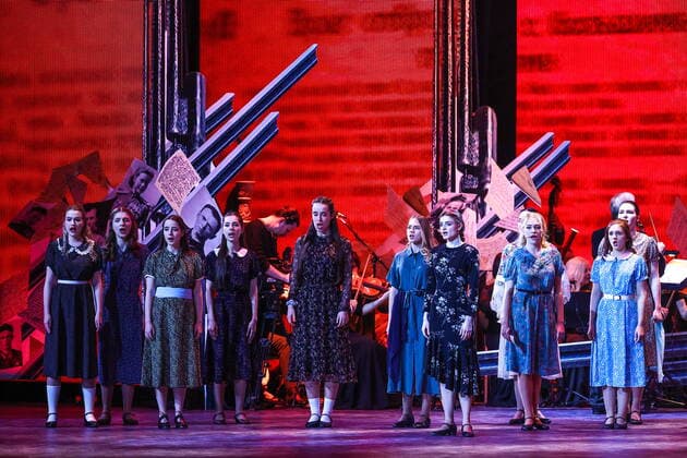 MOSCOW, RUSSIA - MAY 6, 2022: Performers are seen during a concert titled Lessons of History at the State Kremlin Palace, in the run-up to Victory Day marking the 77th anniversary of Allied Victory in WWII. The concert features popular Russian theater and film artists, while most of the spectators are WWII war and labour veterans. Artyom Geodakyan TASS  TS12FF0A