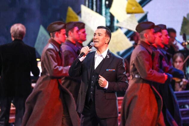 MOSCOW, RUSSIA - MAY 6, 2022: Singer Alexander Buinov (C front) performs in a concert titled Lessons of History at the State Kremlin Palace, in the run-up to Victory Day marking the 77th anniversary of Allied Victory in WWII. The concert features popular Russian theater and film artists, while most of the spectators are WWII war and labour veterans. Artyom Geodakyan TASS  TS12FF10