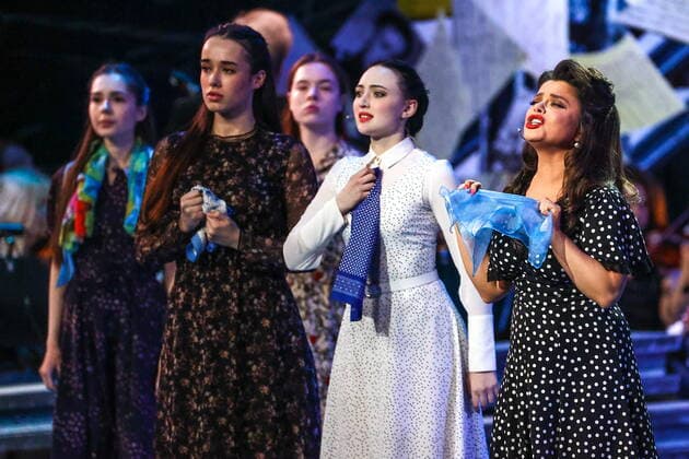 MOSCOW, RUSSIA - MAY 6, 2022: Singer Natasha Koroleva (R) performs in a concert titled Lessons of History at the State Kremlin Palace, in the run-up to Victory Day marking the 77th anniversary of Allied Victory in WWII. The concert features popular Russian theater and film artists, while most of the spectators are WWII war and labour veterans. Artyom Geodakyan TASS  TS12FF14