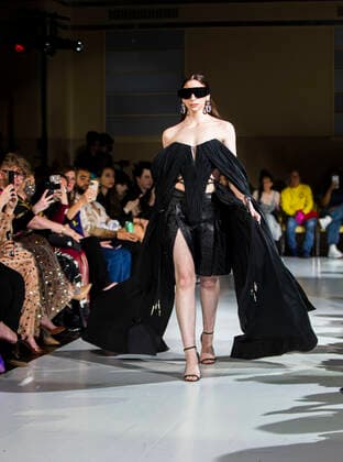 (220507) -- TORONTO, May 7, 2022 -- A model presents a creation by Charles Lu during the 2022 Fashion Art Toronto event in Toronto, Canada, May 6, 2022. (Photo by Xinhua) CANADA-TORONTO-FASHION ART WEEK ZouxZheng 