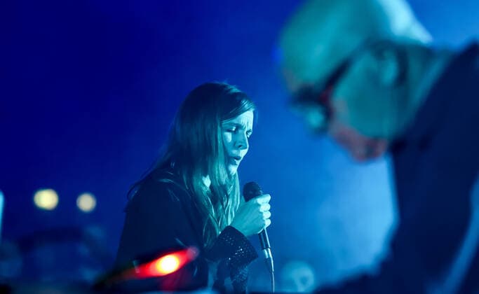 Konzert von Hildur Gudnadottir @ Kraftwerk Berlin. Benefizkonzert Stand with Ukraine Hildur Gudnadottir Benefizkonzert Stand with Ukraine