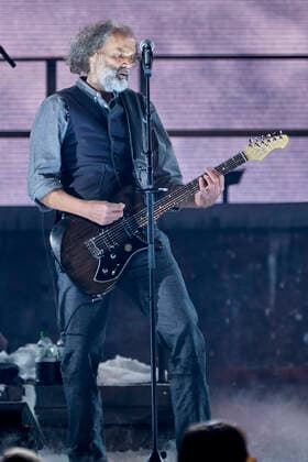 Hans-Timm Hinrichsen von Santiano live bei einem Konzert der Wenn die Kälte kommt -Tour in der ZAG Arena. Hannover, 07.05.2022