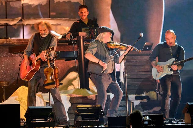 Santiano live bei einem Konzert der Wenn die Kälte kommt -Tour in der ZAG Arena. Hannover, 07.05.2022