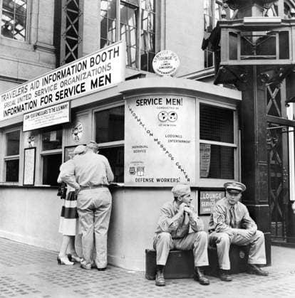 Military Service Men at Information Center, Pennsylvania Station, New York City, New York, USA, Marjory Collins, U.S. Office of War Information U.S. Farm Security Administration, August 1942  Copyright: xCircaxImagesx ghi-circa11013