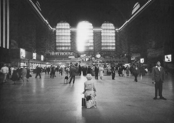 Woman sitting on Luggage, Main Concourse, Grand Central Terminal, New York City, New York, USA, Angelo Rizzuto, Anthony Angel Collection, September 1958  Copyright: xCircaxImagesx ghi-circa11101