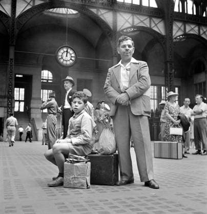 Group of People waiting for Trains, Pennsylvania Railroad Station, New York City, New York, USA, Marjory Collins, U.S. Office of War Information U.S. Farm Security Administration, August 1942  Copyright: xCircaxImagesx ghi-circa11118