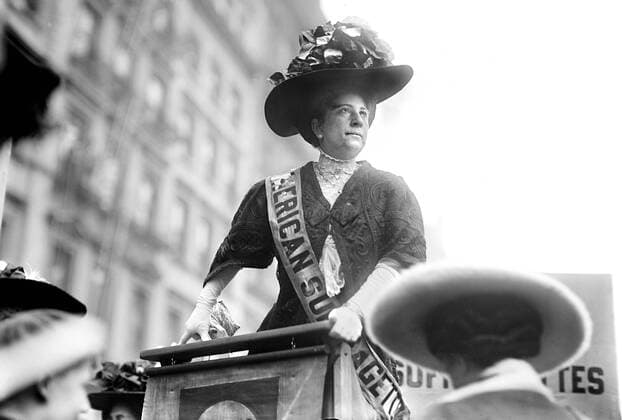 Archivbilder der Woche KW19 Suffragette Mrs. Sophia Loebinger speaking before City Hall, New York City, New York, USA, Bain News Service, October 1908  Copyright: xCircaxImagesx ghi-circa11125