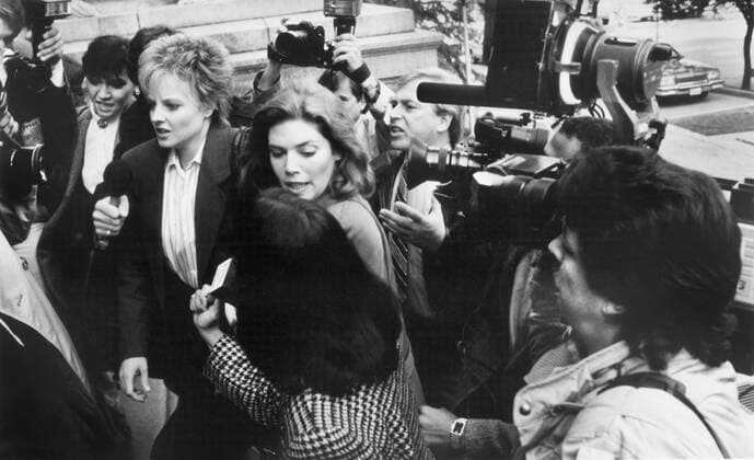 Jodie Foster, Kelly McGillis, on-set of the Film, The Accused , photo by Rob McEwan for Paramount Pictures, 1988  Copyright: xJTxVintagex jtv014780