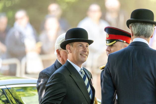 Entertainment Themen der Woche KW18 Entertainment Bilder des Tages May 8, 2022, London, United Kingdom: HRH The Prince Edward, Earl of Wessex (C), wearing the traditional bowler hat and regimental tie, arrives to take the salute during the annual parade and service of the combined cavalry old comrades association at the Cavalry Memorial adjacent to the Bandstand in Hyde Park. His Royal Highness Prince Edward, The Earl of Wessex, KG, GCVO, CD, ADC, Royal Honorary Colonel The Royal Wessex Yeomanry took the salute at the Annual Parade and Service of The Combined Cavalry Old Comrades Association at the Cavalry Memorial adjacent to the Bandstand in Hyde Park. London United Kingdom - ZUMAs197 20220508_zaa_s197_114 Copyright: xIanxDavidsonx
