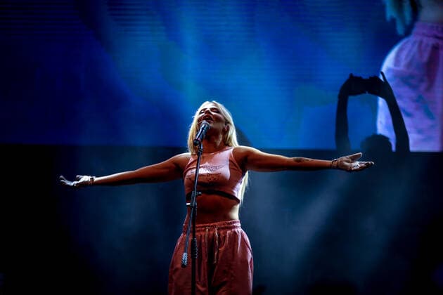 RIO DE JANEIRO, RJ - 08.05.2022: TIM MUSIC FESTIVAL RJ - LUISA SONZA performs during the TIM Music Rio Festival, a music festival that brings together great names of national music, for free, at Copacabana Beach, in Rio de Janeiro, RJ. x2203349x  AndréxHorta