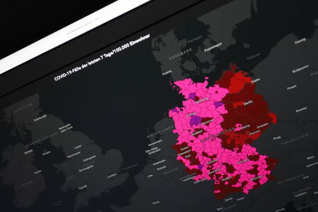 Dashboard des RKI, die 7-Tage-Inzidenz liegt nun bei 499,2 7-Tage-Inzidenz, Dashboard des RKI auf einem Monitor am 09.05.2022 in Siegen Deutschland.