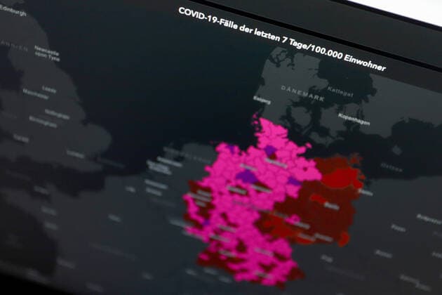 Dashboard des RKI, die 7-Tage-Inzidenz liegt nun bei 499,2 7-Tage-Inzidenz, Dashboard des RKI auf einem Monitor am 09.05.2022 in Siegen Deutschland.