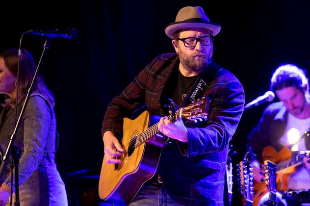 Gregor Meyle live bei einem Konzert seiner Unplugged Tour im Kaisersaal. Erfurt, 08.05.2022