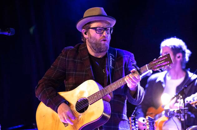 Gregor Meyle live bei einem Konzert seiner Unplugged Tour im Kaisersaal. Erfurt, 08.05.2022