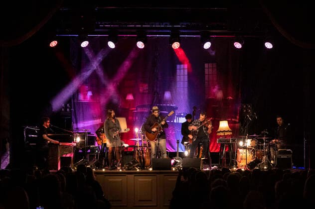 Gregor Meyle live bei einem Konzert seiner Unplugged Tour im Kaisersaal. Erfurt, 08.05.2022