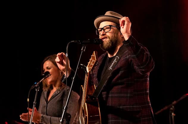 Gregor Meyle live bei einem Konzert seiner Unplugged Tour im Kaisersaal. Erfurt, 08.05.2022
