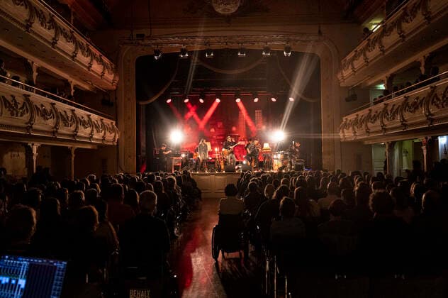 Gregor Meyle live bei einem Konzert seiner Unplugged Tour im Kaisersaal. Erfurt, 08.05.2022