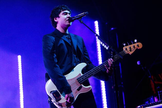 5 Seconds Of Summer In Concert Calum Hood from Australian pop rock band from Sydney 5 Seconds of Summer in concert at Carroponte, Sesto San Giovanni, Italy, on May 08 2022 Milano Italy  Copyright: xMairoxCinquettix originalFilename: cinquetti-5seconds220508_npxnZ.jpg