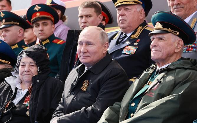 News Bilder des Tages Russia Putin Victory Day Parade 8187044 09.05.2022 Russian President Vladimir Putin attends a military parade on Victory Day, which marks the 77th anniversary of the victory over Nazi Germany in World War Two, in Red Square in central Moscow, Russia. Mikhail Metzel POOL Moscow Russia  Copyright: xMikhailxMetzelx
