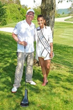 24. Europa-Park EAGLES Golf Cup. Thomas M. Stein und Domitila Barros ( Miss Germany 2022 ) anläßlich des 24. Europa-Park EAGLES Golf Cup am 09.05.2022 beim Golfclub Breisgau in Herbolzheim-Tutschfelden. 20220509MWI17528