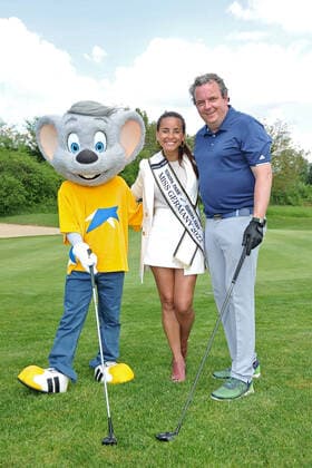 Entertainment Bilder des Tages 24. Europa-Park EAGLES Golf Cup. Michael Mack und Domitila Barros ( Miss Germany 2022 ) anläßlich des 24. Europa-Park EAGLES Golf Cup am 09.05.2022 beim Golfclub Breisgau in Herbolzheim-Tutschfelden. 20220509MWI17515