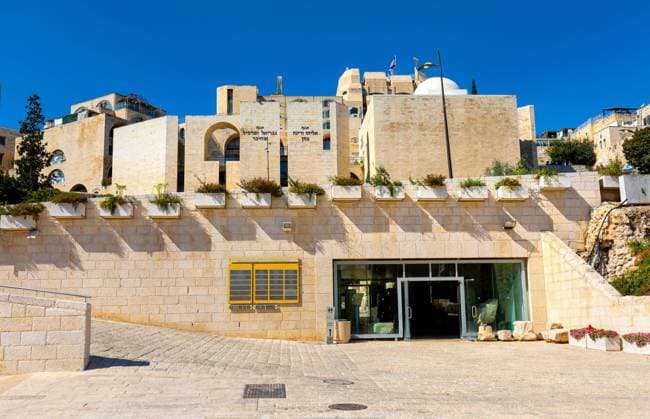 Jerusalem, Israel - October 13, 2017: Panoramic view of Jewish Quarter hill over Davidson Center excavation archeological park in Jerusalem Old City  BEW1DFE6DEB