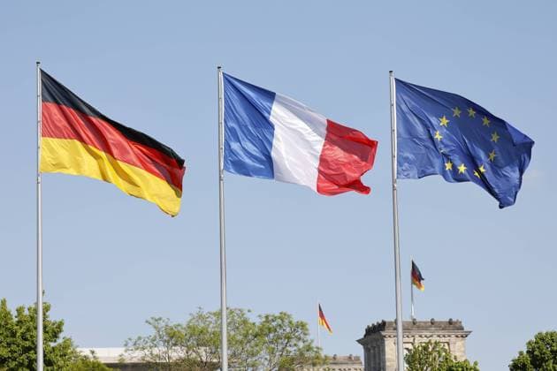 Deutschland, Berlin, Bundeskanzleramt, Bildtermin bei der Begrüßung des Präsidenten der Französischen Republik, Emmanuel Macron, durch den BK mit militärischen Ehren *** Germany, Berlin, Federal Chancellery, picture session during the welcome of the President of the French Republic, Emmanuel Macron, by the BK with military honors.