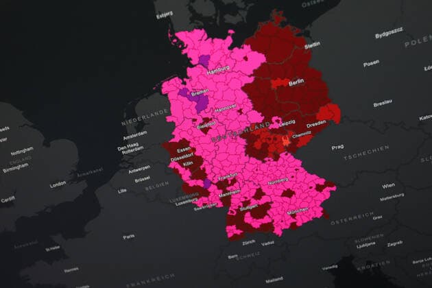Dashboard des RKI, die 7-Tage-Inzidenz liegt nun bei 522,7 7-Tage-Inzidenz, Dashboard des RKI auf einem Monitor am 10.05.2022 in Siegen Deutschland.