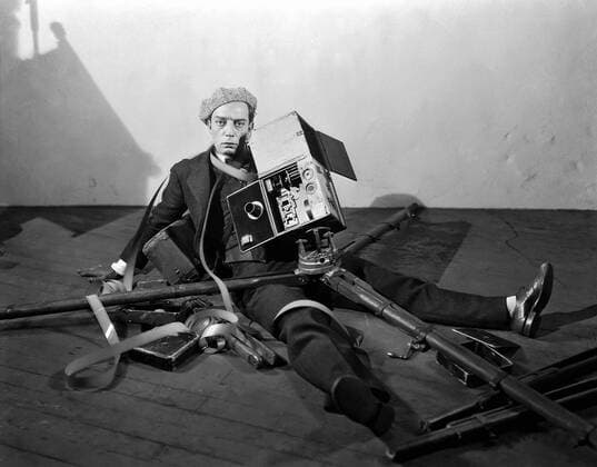 Archivbilder der Woche KW19 The cameraman The cameraman Year : 1928 - USA Director : Edward Sedgwick Buster Keaton. It is forbidden to reproduce the photograph out of context of the promotion of the film. It must be credited to the Film Company and or the photographer assigned by or authorized by allowed on the set by the Film Company. Restricted to Editorial Use. Photo12 does not grant publicity rights of the persons represented. Copyright: xPhoto12 WolfTracerArchive MGMx A7B11A00_334