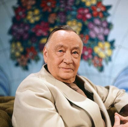 DAS SONNTAGSKONZERT IM ZDF Das Sonntagskonzert im ZDF, Musiksendung, Deutschland, 1978, Jubiläum zum 100. Geburtstag des Operettenkomponisten Walter Kollo am 22. Januar 1978, mit WILLI KOLLO, deutscher Komponist, Sohn von Walter Kollo. Das Sonntagskonzert, ZDF music program, Germany, 1978, Anniversary of the 100th birthday of the operetta composer Walter Kollo on January 22, 1978, with WILLI KOLLO, German composer, son of Walter Kollo., Deutschland Copyright: ArthurxGrimm UnitedArchives82007757 EDITORIAL USE ONLY