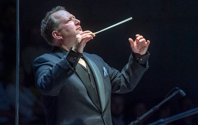 Entertainment Bilder des Tages Conductor David Robert Coleman performs with Moravian Philharmonic during the opening concert of pianist and composer Uri Caine at the American Spring International Music Festival in Prague, Czech Republic, May 10, 2022. (CTKxPhoto MichaelaxRihova) CTKPhotoP2022051008614  mir 2