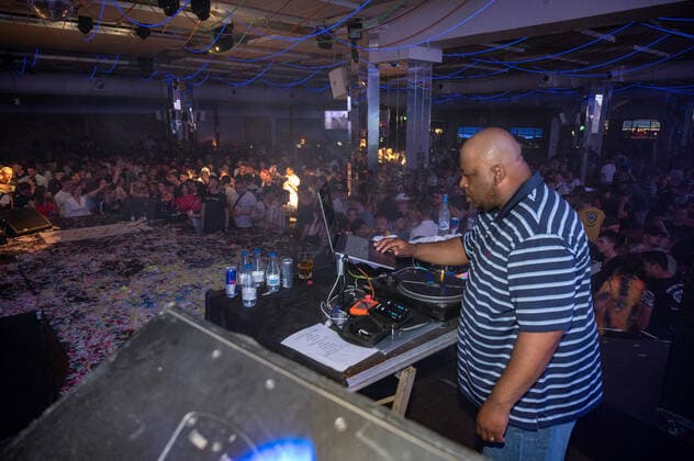 20220511 Maxwell und Joshi Mizu live im Mega Park PALMA, SPAIN - MAY 11 2022 : DJ VAN TELL at - Maxwell und Joshi Mizu live im Mega Park on May 11, 2022 in Palma, . Palma Baleares Spain
