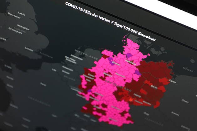 Dashboard des RKI, die 7-Tage-Inzidenz liegt nun bei 507,1 7-Tage-Inzidenz, Dashboard des RKI auf einem Monitor am 11.05.2022 in Siegen Deutschland.