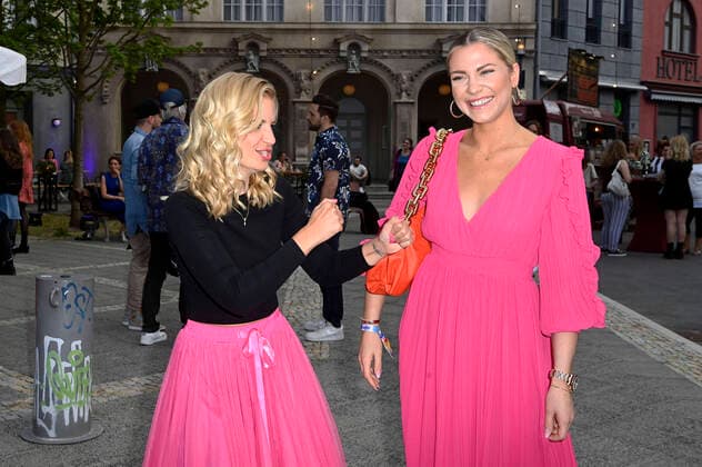 Bilder des Jahres 2022, Entertainment 05 Mai Entertainment Bilder des Tages Susan Sideropoulos und Valentina Pahde bei der GZSZ Party 30 Jahre GZSZ im GZSZ Außenset an der Orenstein-&-Koppel-Straße. Potsdam, 10.05.2022 *** Susan Sideropoulos and Valentina Pahde at the GZSZ party 30 years GZSZ in the GZSZ outdoor set at the Orenstein Koppel Straße Potsdam, 10 05 2022 Foto:xF.xKernx xFuturexImage