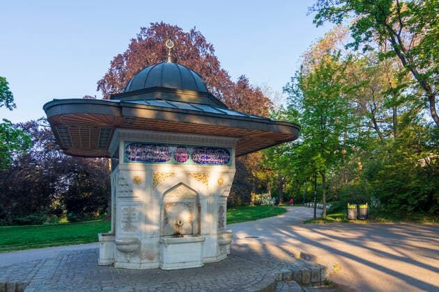 park Türkenschanzpark, fountain Yunus-Emre-Brunnen Wien, Vienna Wien Austria 18. Währing