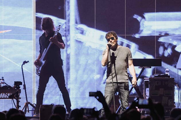 A-ha Konzert in Berlin 11.05.2022, xlakx, Entertaiment Musik Pop, a-ha emspor, v.l.Die norwegische Band a-ha um Saenger Morten Harket (M) tritt in der Mercedes Benz Arena auf. Deutschlandtournee play hunting high and low . Berlin