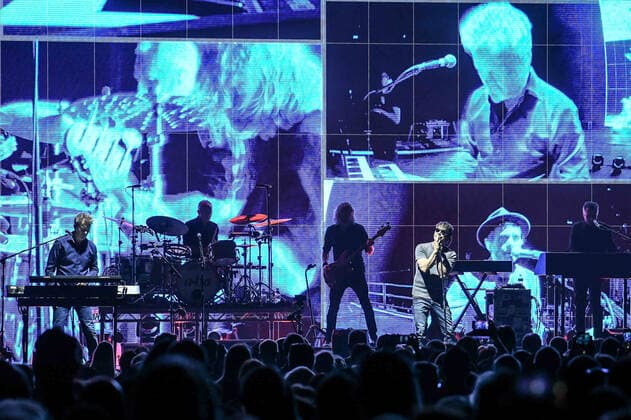 A-ha Konzert in Berlin 11.05.2022, xlakx, Entertaiment Musik Pop, a-ha emspor, v.l.Die norwegische Band a-ha um Saenger Morten Harket (M) tritt in der Mercedes Benz Arena auf. Deutschlandtournee play hunting high and low . Berlin