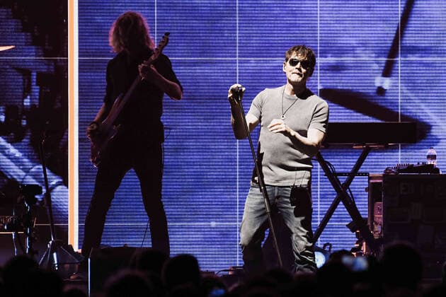 A-ha Konzert in Berlin 11.05.2022, xlakx, Entertaiment Musik Pop, a-ha emspor, v.l.Die norwegische Band a-ha um Saenger Morten Harket (M) tritt in der Mercedes Benz Arena auf. Deutschlandtournee play hunting high and low . Berlin